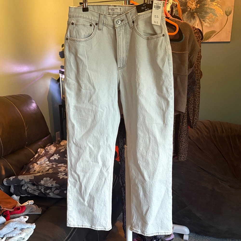 Women’s Light Wash Jeans
